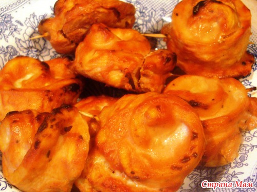 Розы из курицы с печеными яблоками
