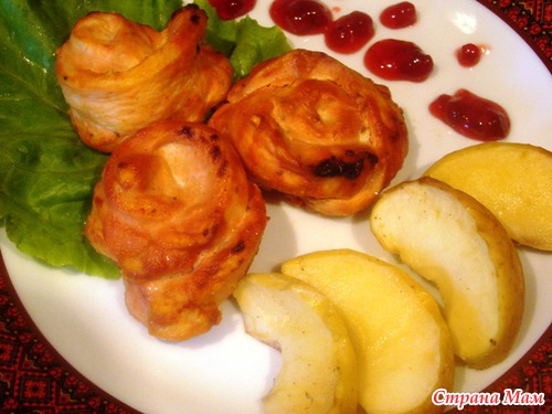 Розы из курицы с печеными яблоками