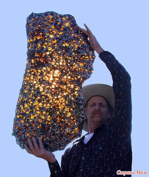 Необычайно красивый метеорит Фукан